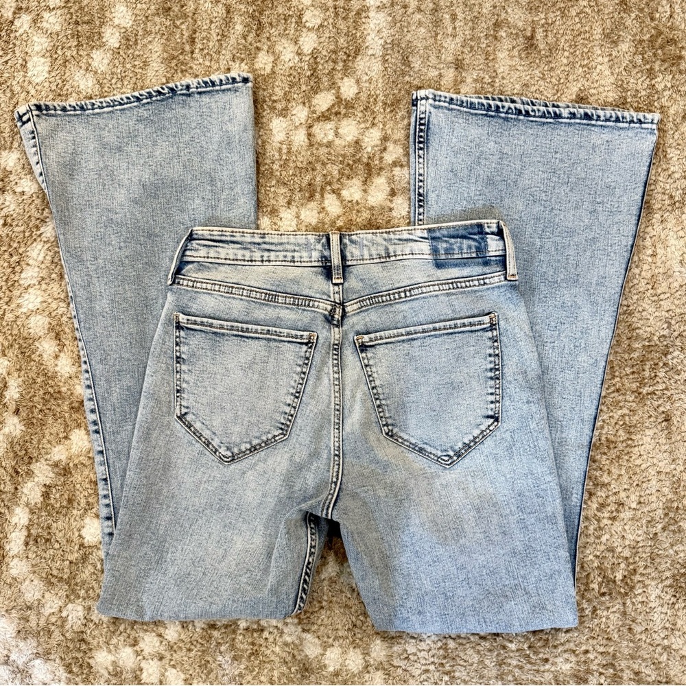 Abercrombie & Fitch Light Wash High Rise Flare Jeans - Picture 1 of 3